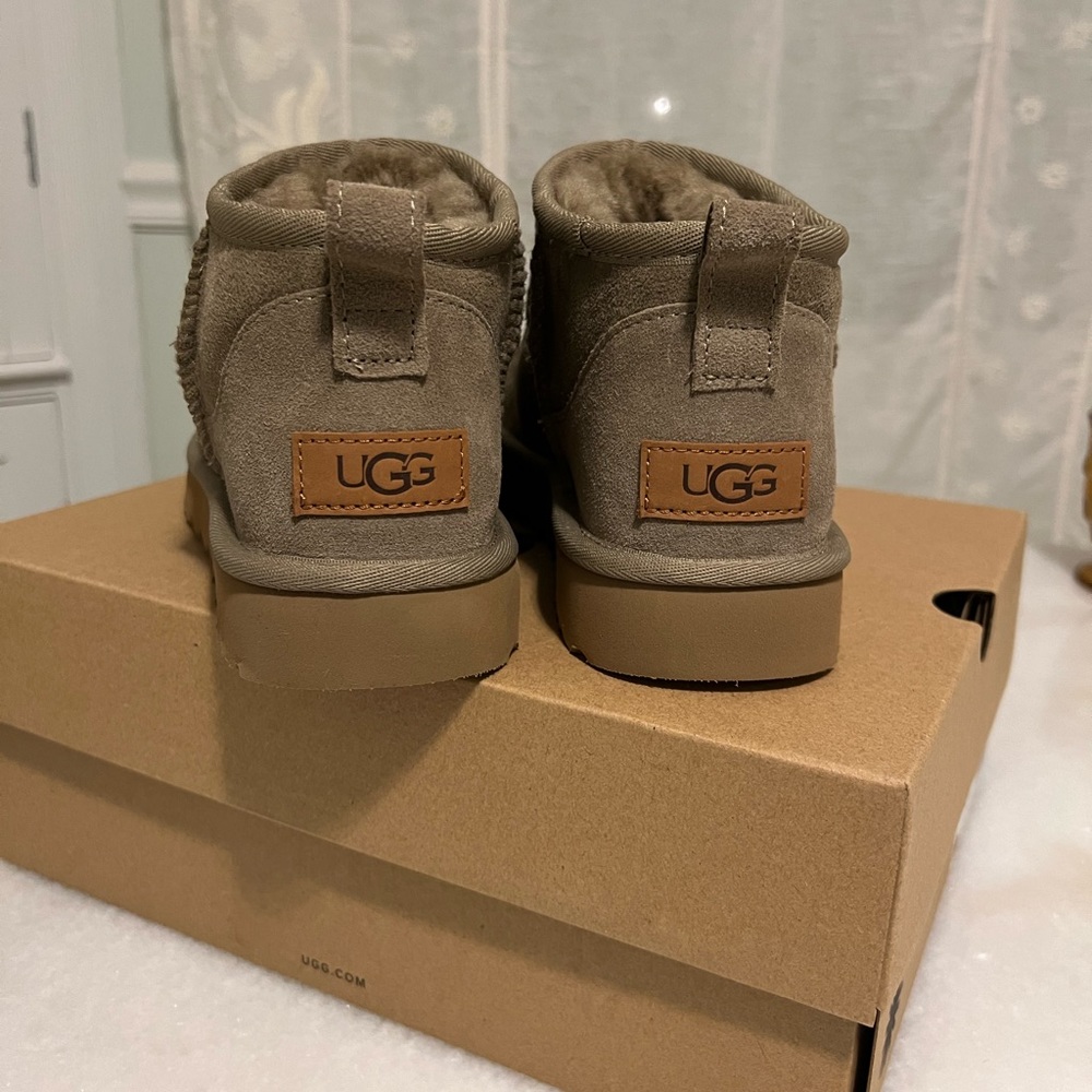 UGG Classic Ultra Mini, size 7, Antilope